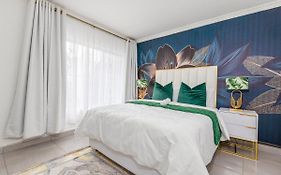 Luxury Sandown Sandton Suite With Private Garden