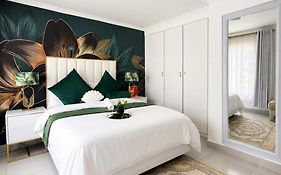 Luxury Sandown Sandton Suite With Private Garden